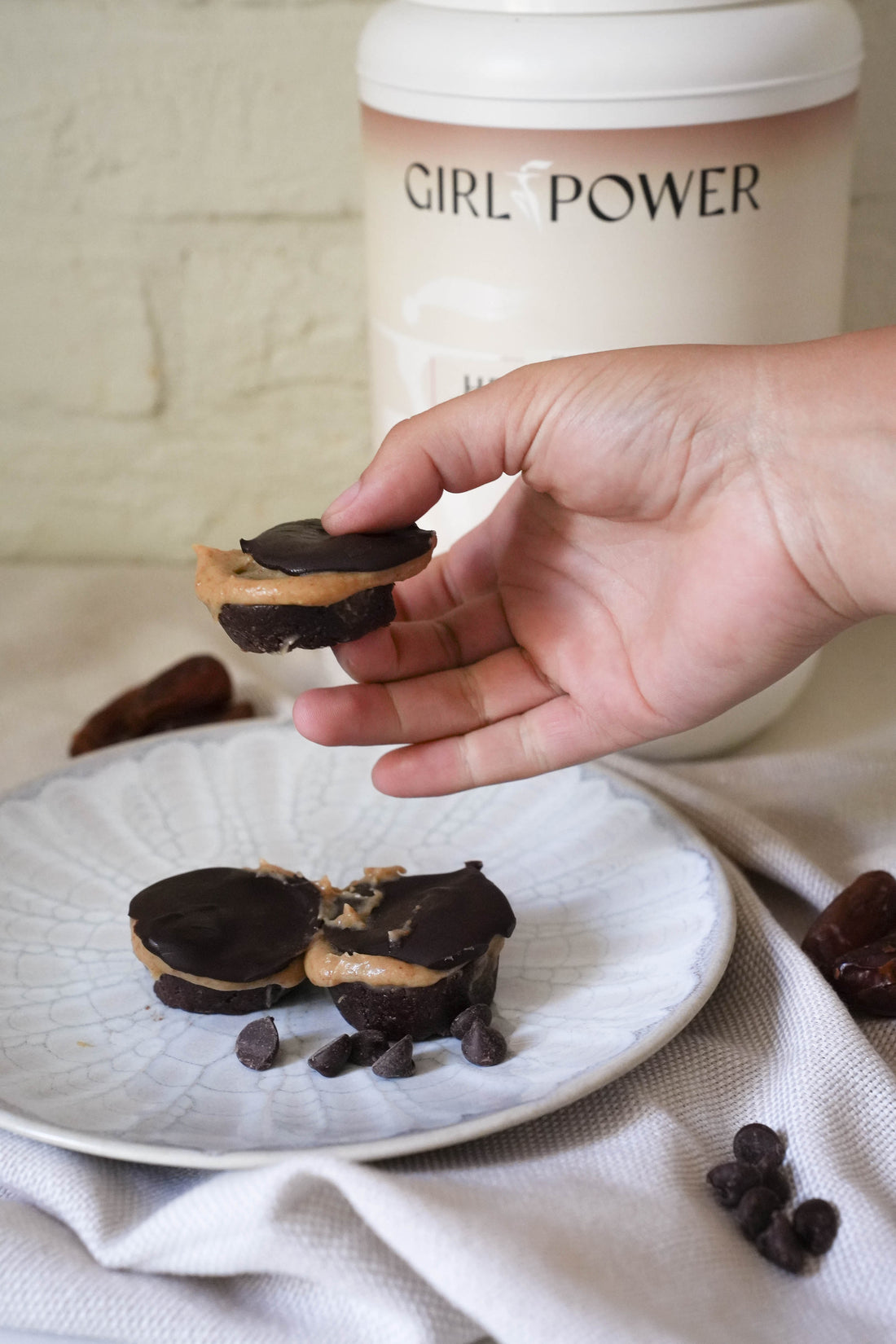 Brownies protéinés au caramel de dattes